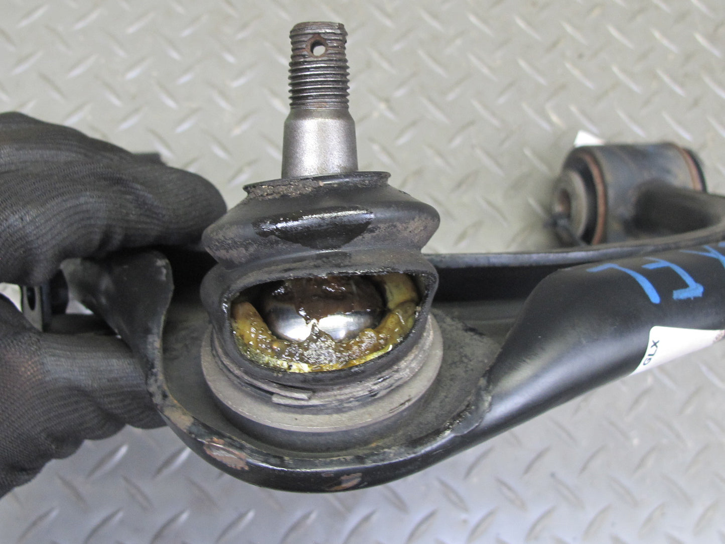 1998-2007 Lexus UZJ100L LX470 Front Left Driver Side Upper Control Arm