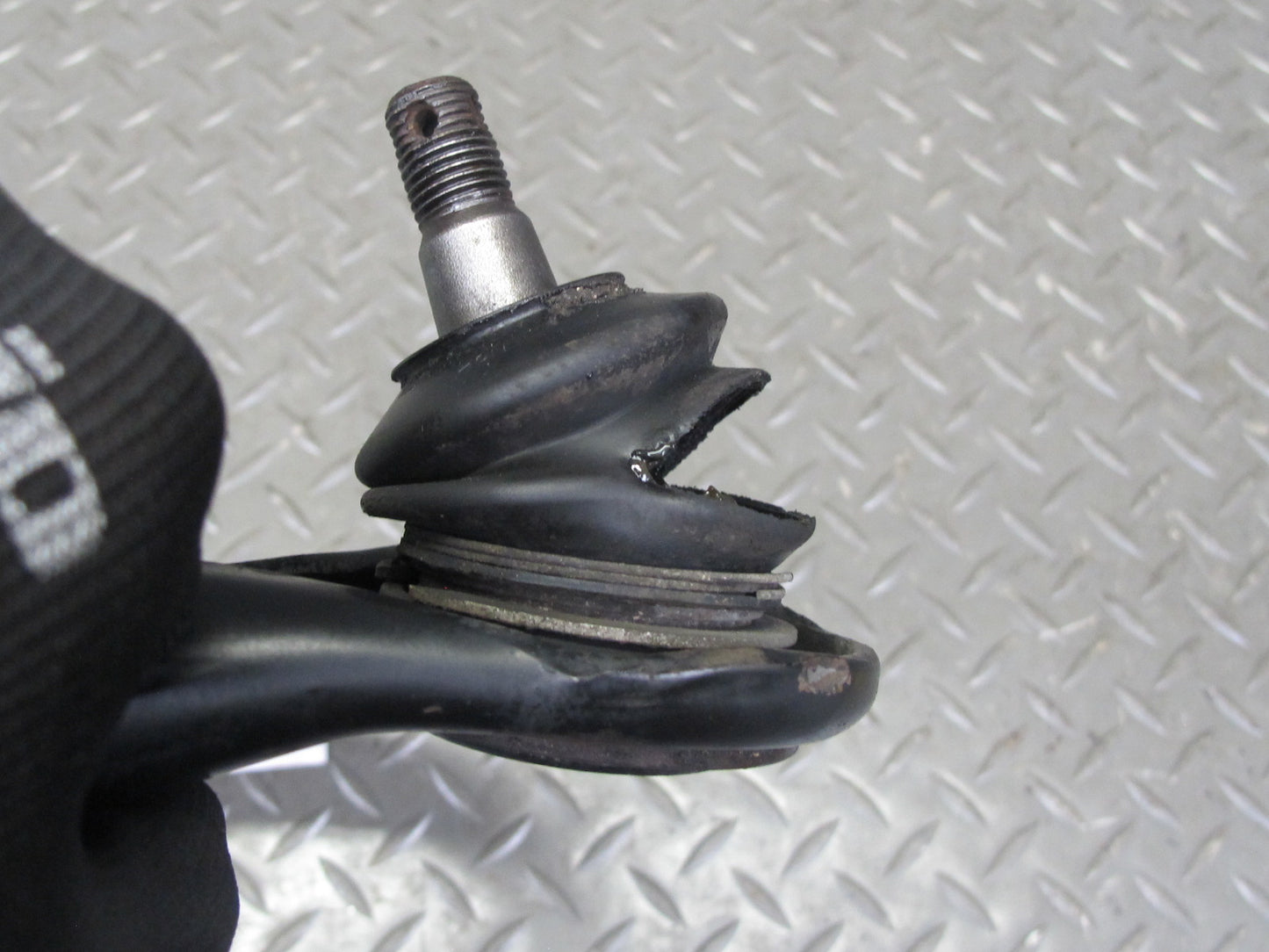 1998-2007 Lexus UZJ100L LX470 Front Left Driver Side Upper Control Arm