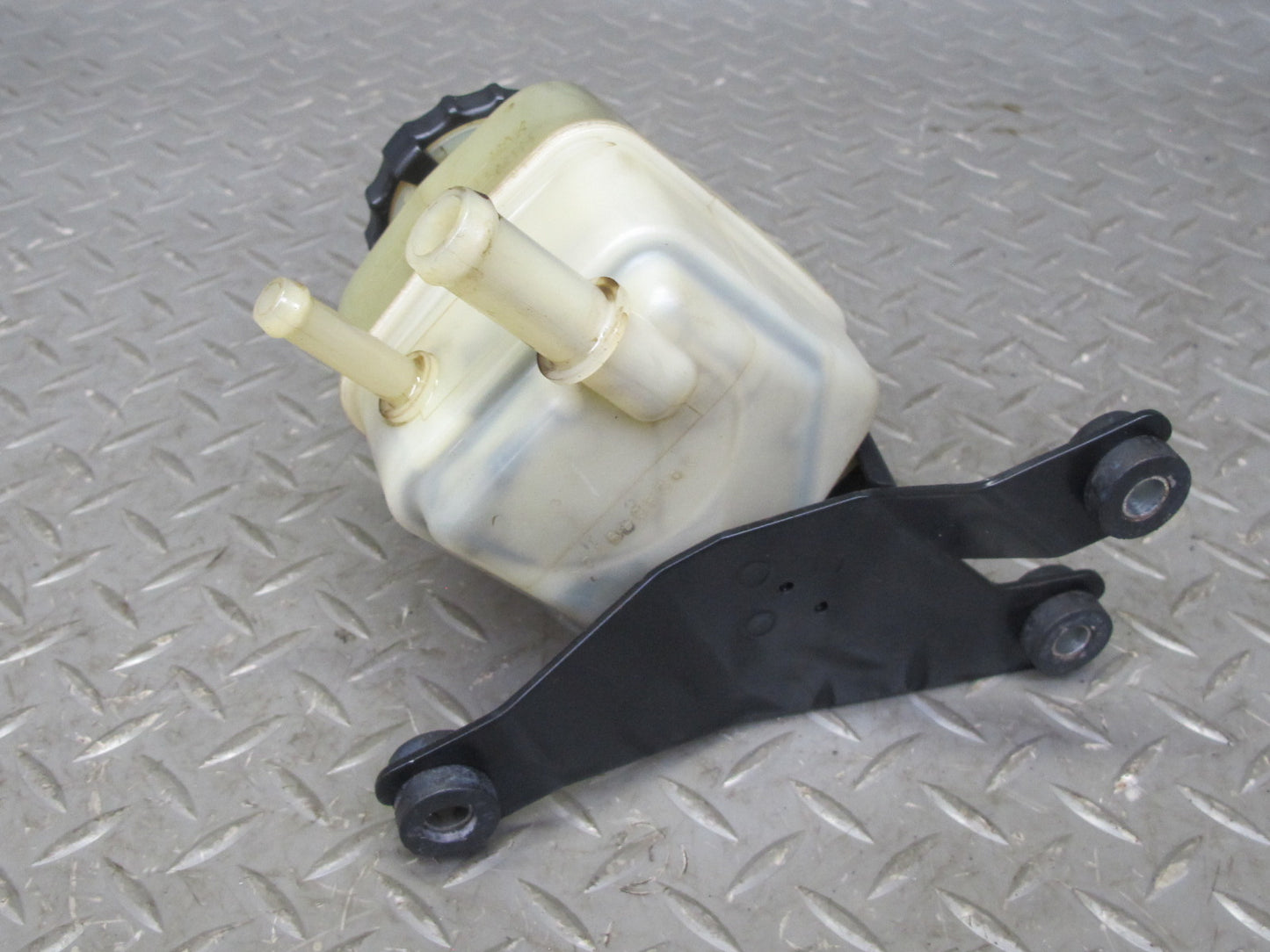1998-2007 Lexus LX470 Power Steering Fluid Reservoir Bottle Tank W/ Bracket