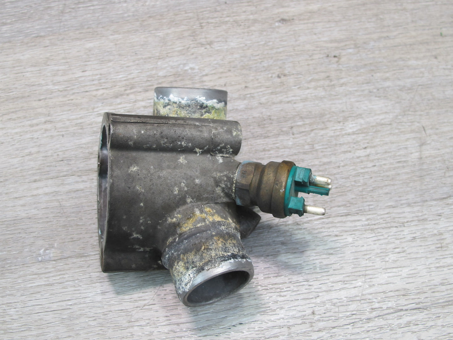 86-91 Mercedes W126 560SEC 560SEL Thermostat Housing Cover Set OEM