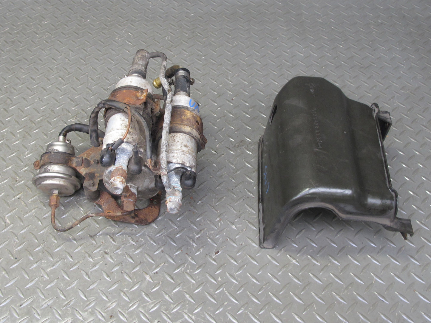 86-91 Mercedes W126 560SEC 560SEL Fuel Pump w Filter & Cover OEM