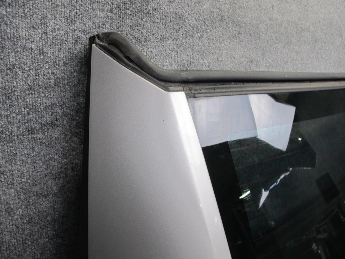 2004-2009 Cadillac XLR Rear Convertible TOP Back Glass Window Frame Panel Silver