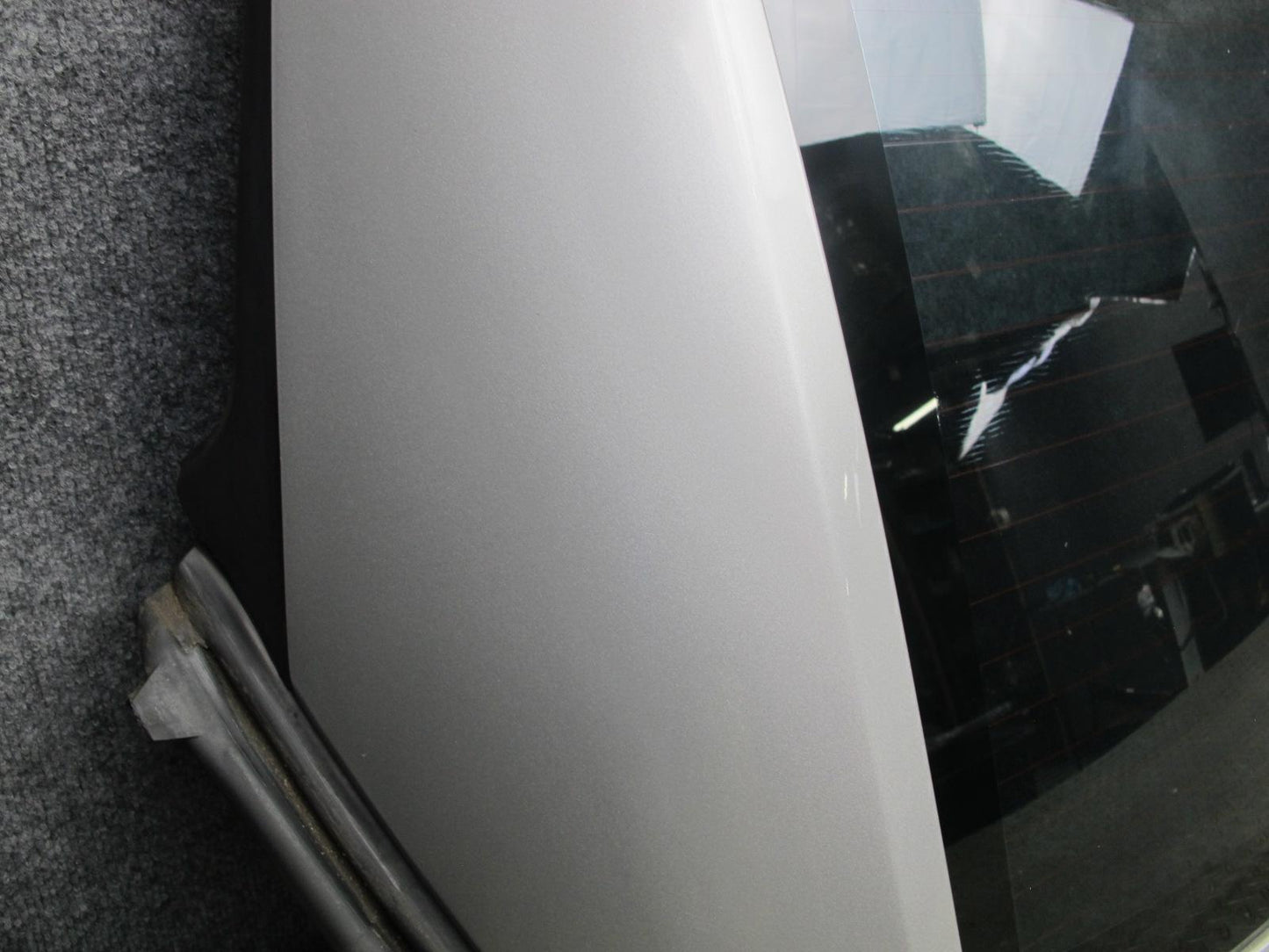 2004-2009 Cadillac XLR Rear Convertible TOP Back Glass Window Frame Panel Silver