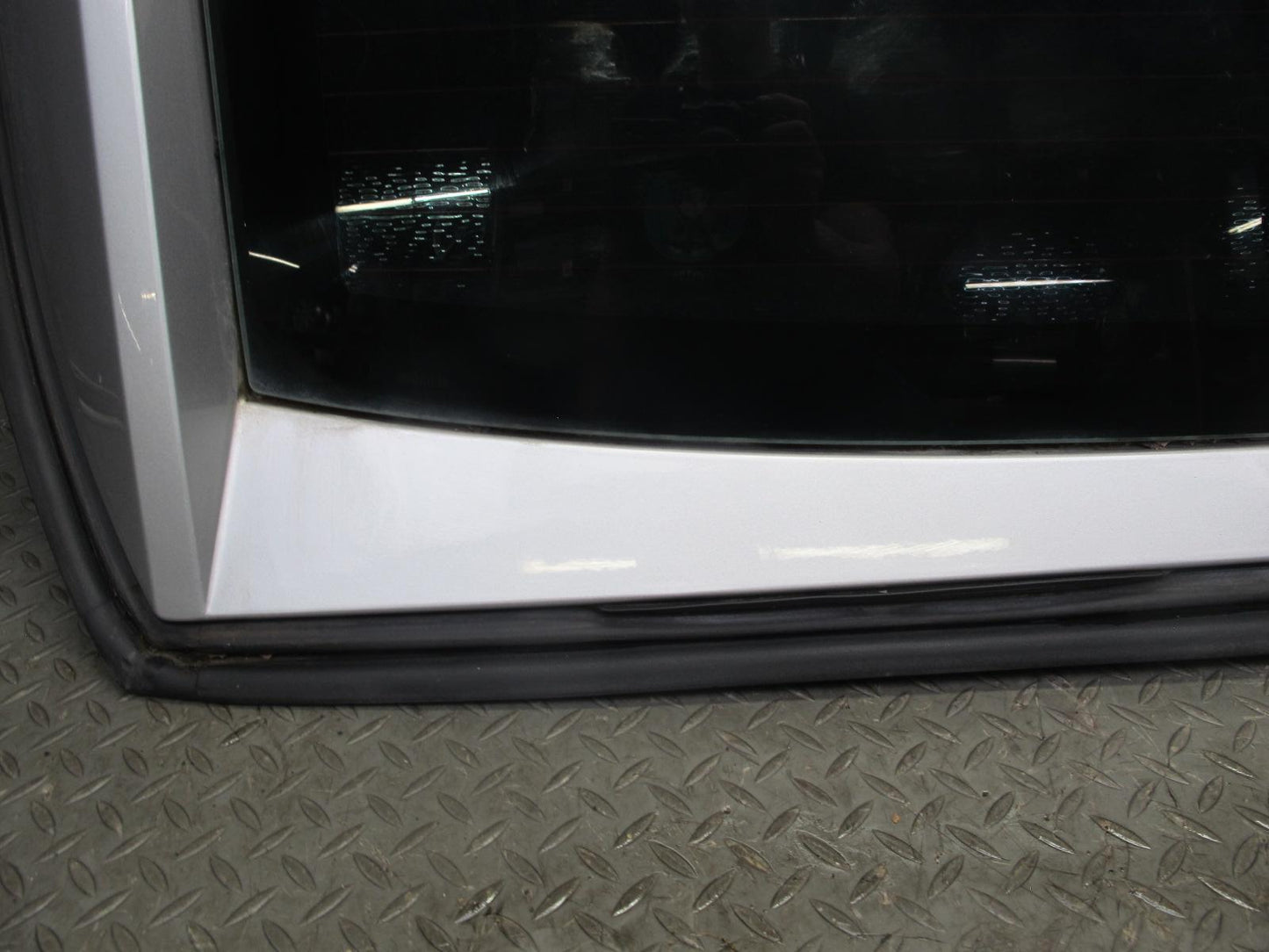 2004-2009 Cadillac XLR Rear Convertible TOP Back Glass Window Frame Panel Silver