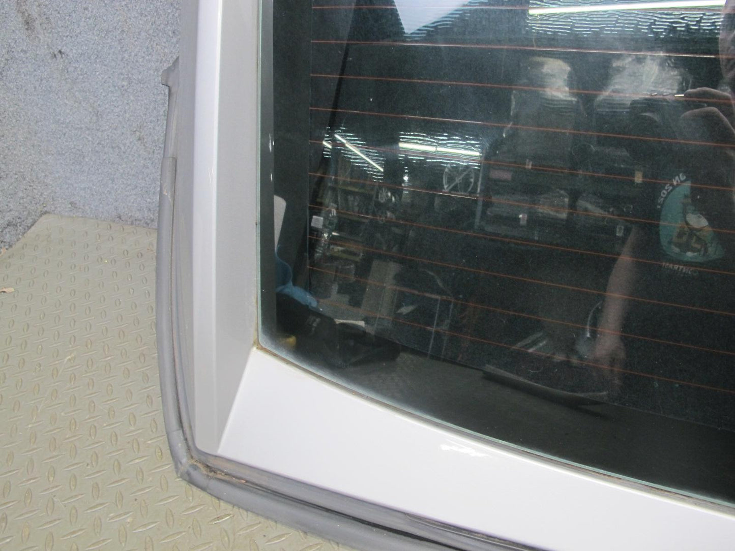 2004-2009 Cadillac XLR Rear Convertible TOP Back Glass Window Frame Panel Silver