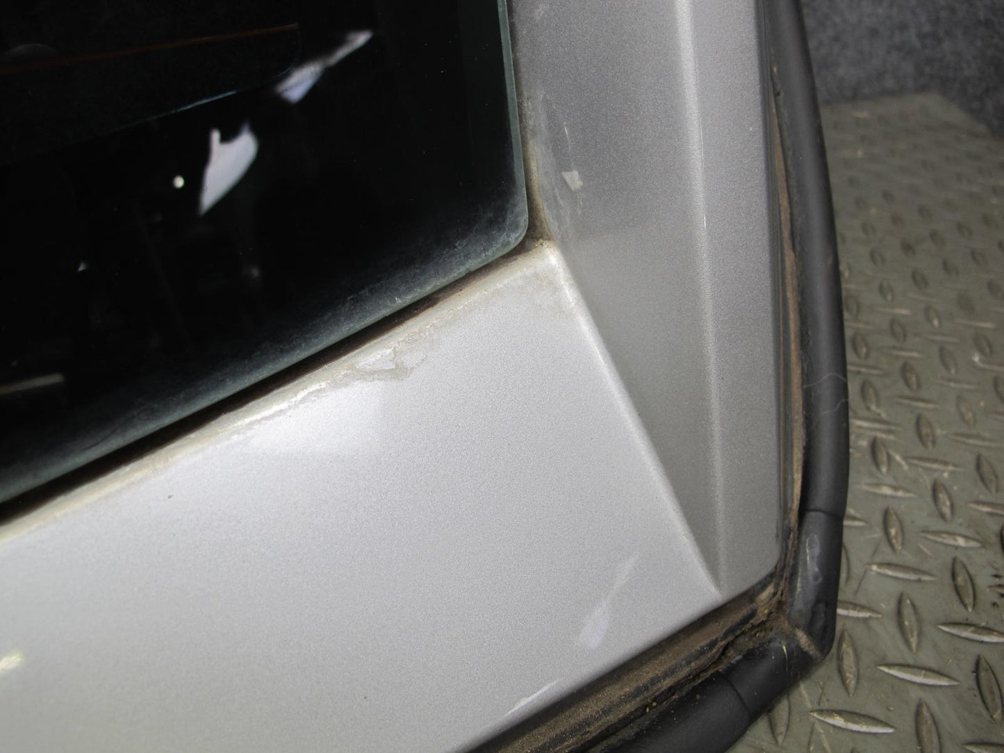 2004-2009 Cadillac XLR Rear Convertible TOP Back Glass Window Frame Panel Silver