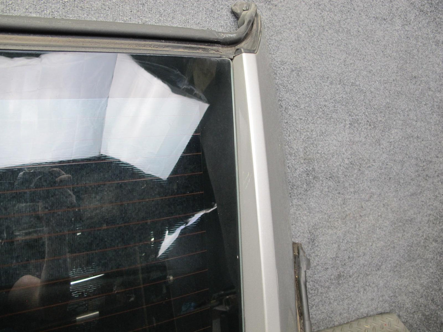 2004-2009 Cadillac XLR Rear Convertible TOP Back Glass Window Frame Panel Silver