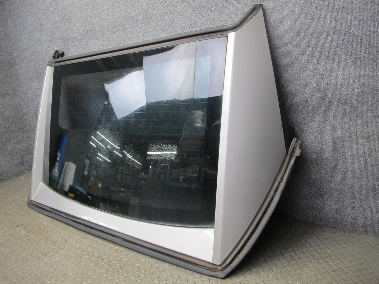 2004-2009 Cadillac XLR Rear Convertible TOP Back Glass Window Frame Panel Silver