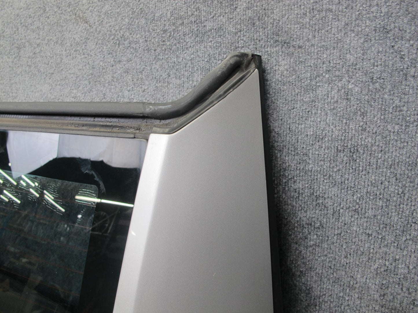 2004-2009 Cadillac XLR Rear Convertible TOP Back Glass Window Frame Panel Silver