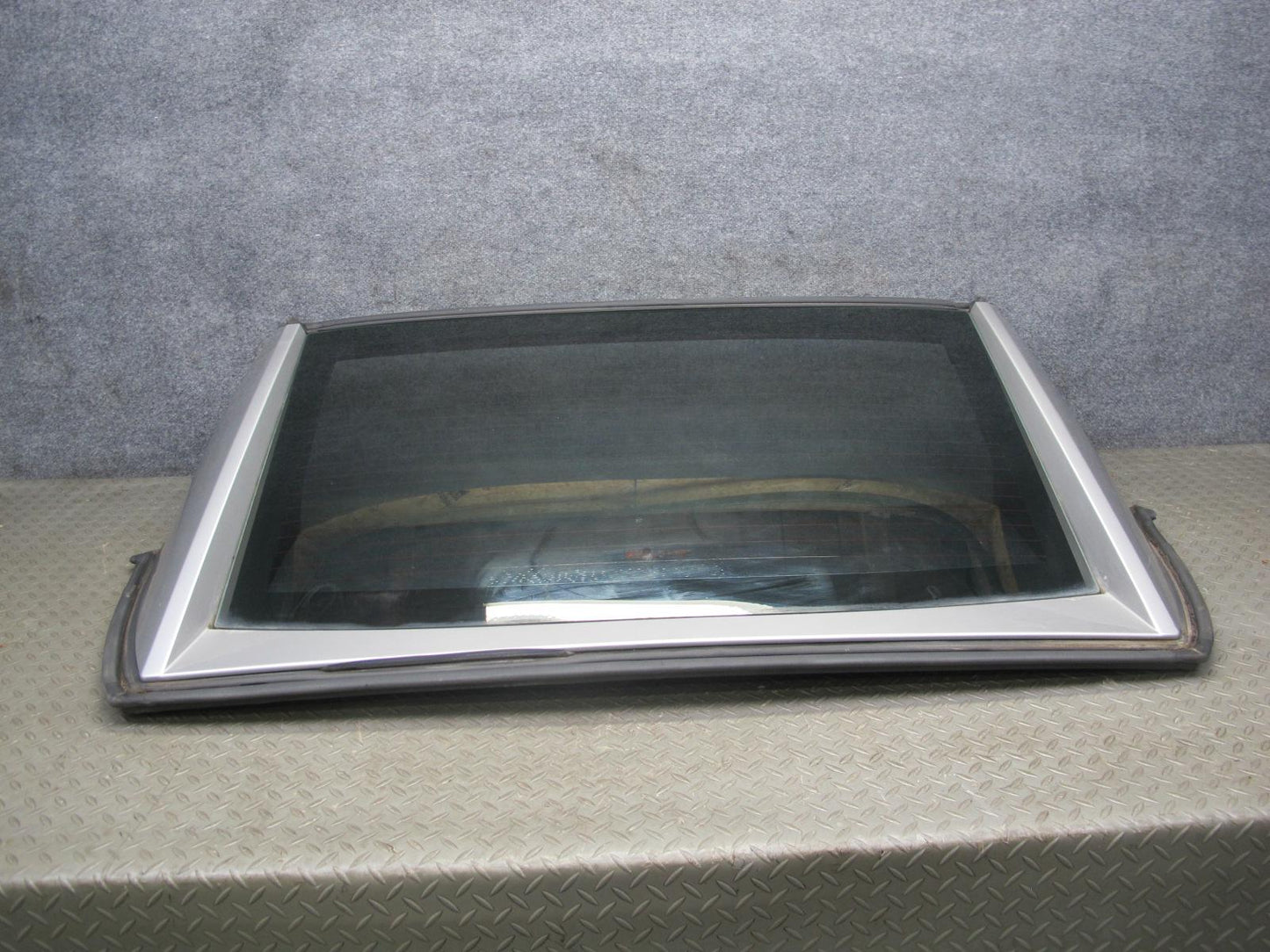 2004-2009 Cadillac XLR Rear Convertible TOP Back Glass Window Frame Panel Silver