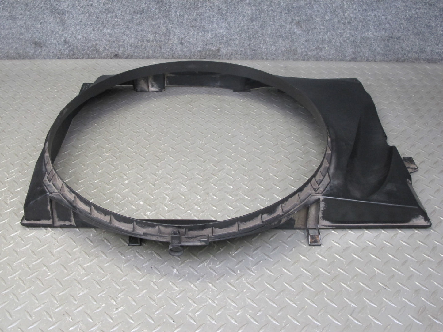 1995 Mercedes W140 S320 Engine Cooling Fan Motor Shroud 1405050455 OEM