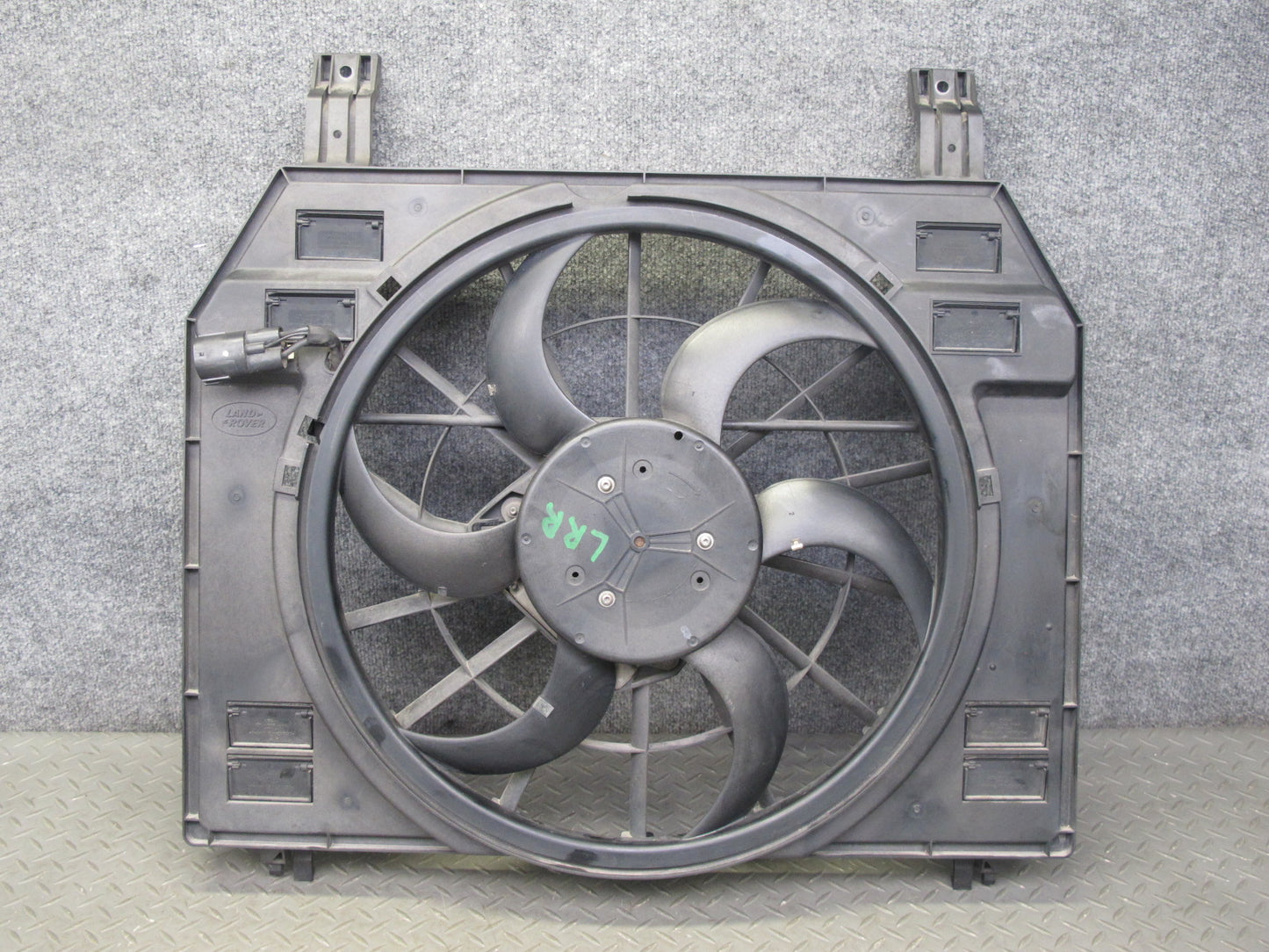 2014-2017 Land Range Rover L405 Engine Radiator Cooling Fan Motor Shroud