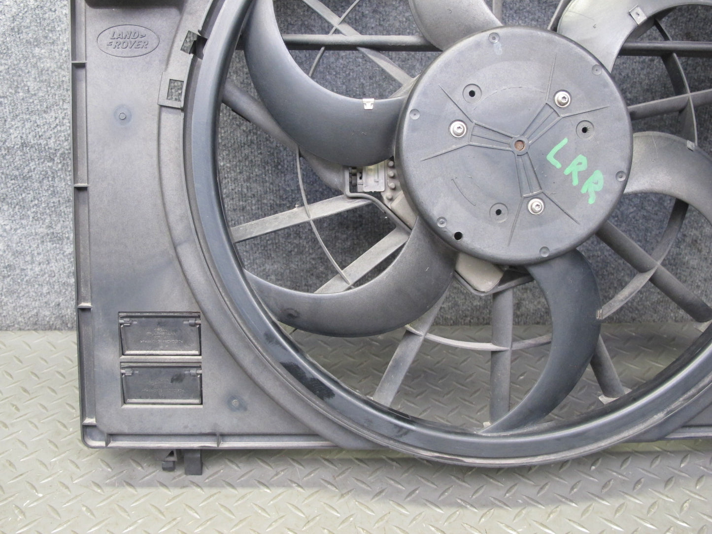 2014-2017 Land Range Rover L405 Engine Radiator Cooling Fan Motor Shroud