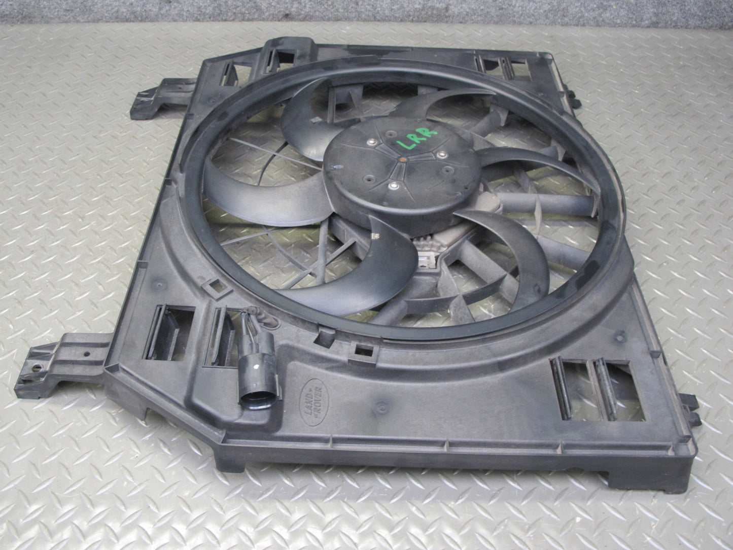 2014-2017 Land Range Rover L405 Engine Radiator Cooling Fan Motor Shroud