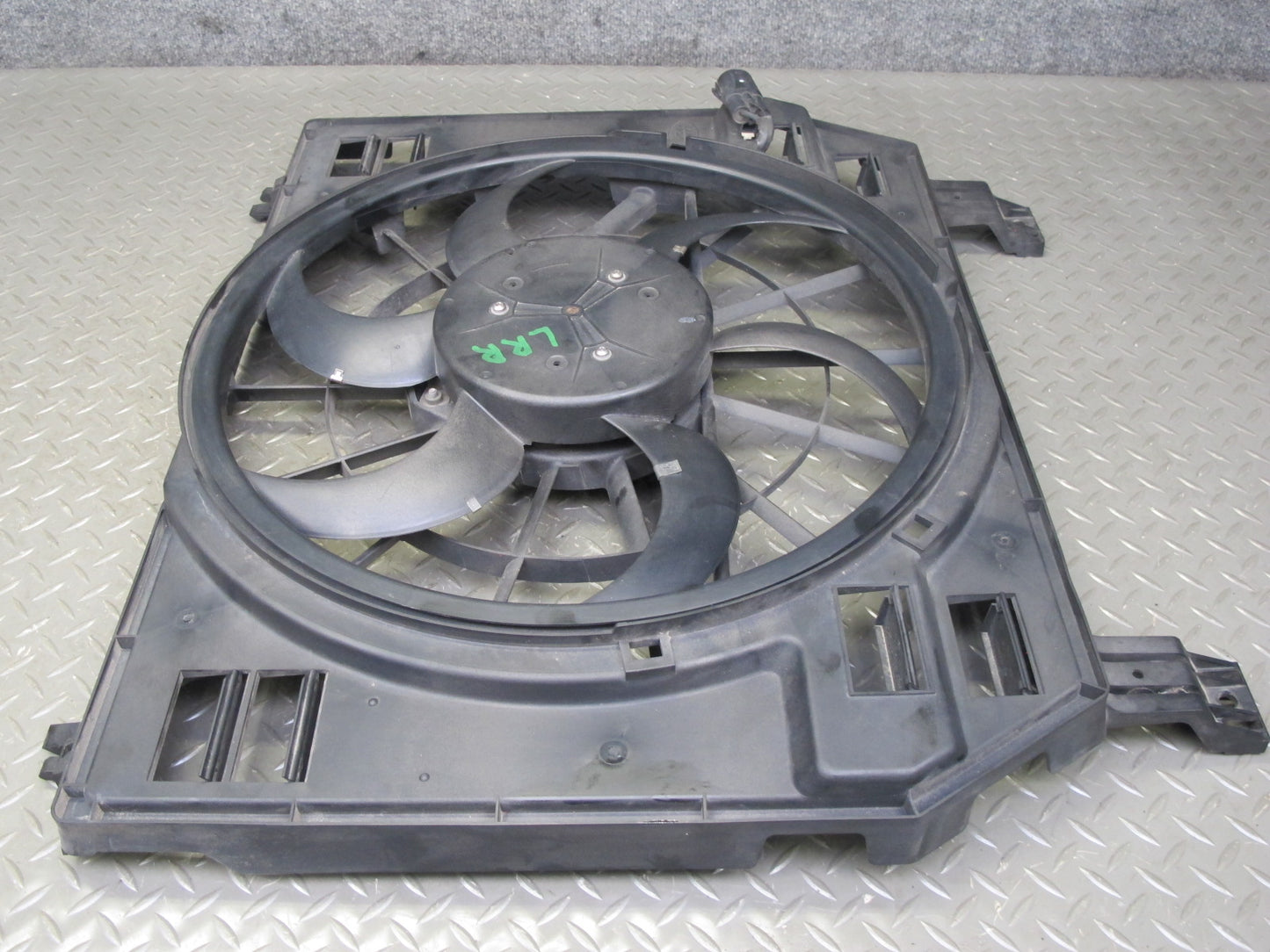 2014-2017 Land Range Rover L405 Engine Radiator Cooling Fan Motor Shroud