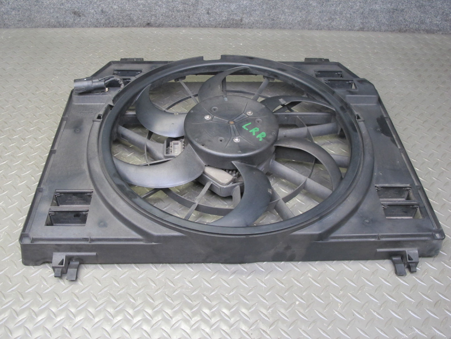 2014-2017 Land Range Rover L405 Engine Radiator Cooling Fan Motor Shroud
