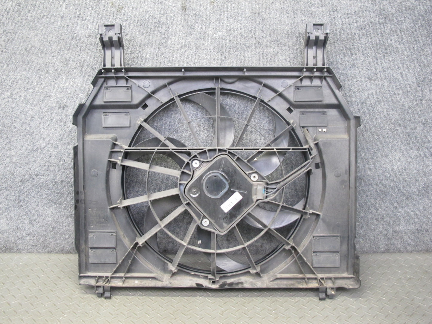 2014-2017 Land Range Rover L405 Engine Radiator Cooling Fan Motor Shroud