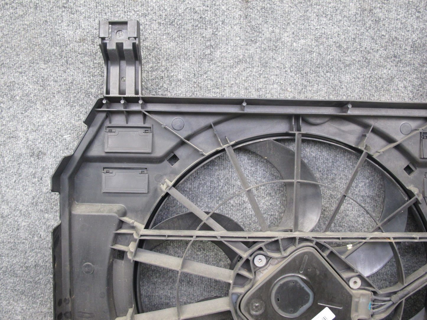 2014-2017 Land Range Rover L405 Engine Radiator Cooling Fan Motor Shroud