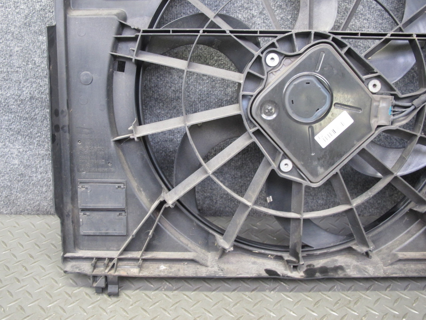 2014-2017 Land Range Rover L405 Engine Radiator Cooling Fan Motor Shroud