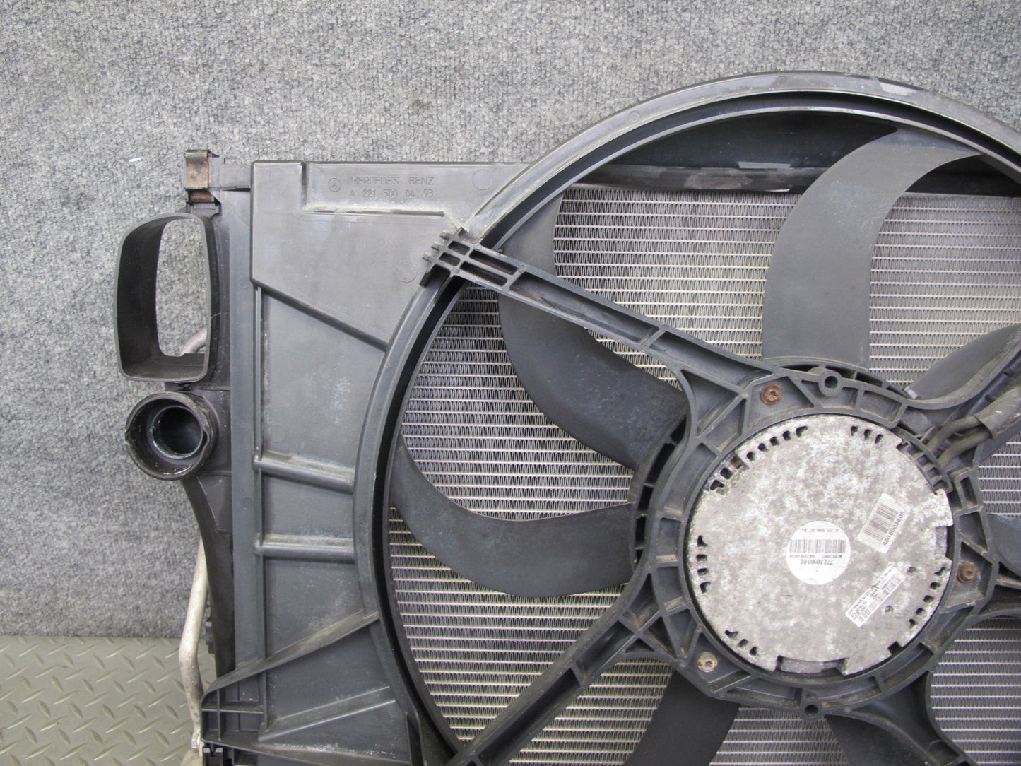 07-09 Mercedes W221 S550 AWD Engine Cooling Radiator AC Condenser Fan Shroud OEM