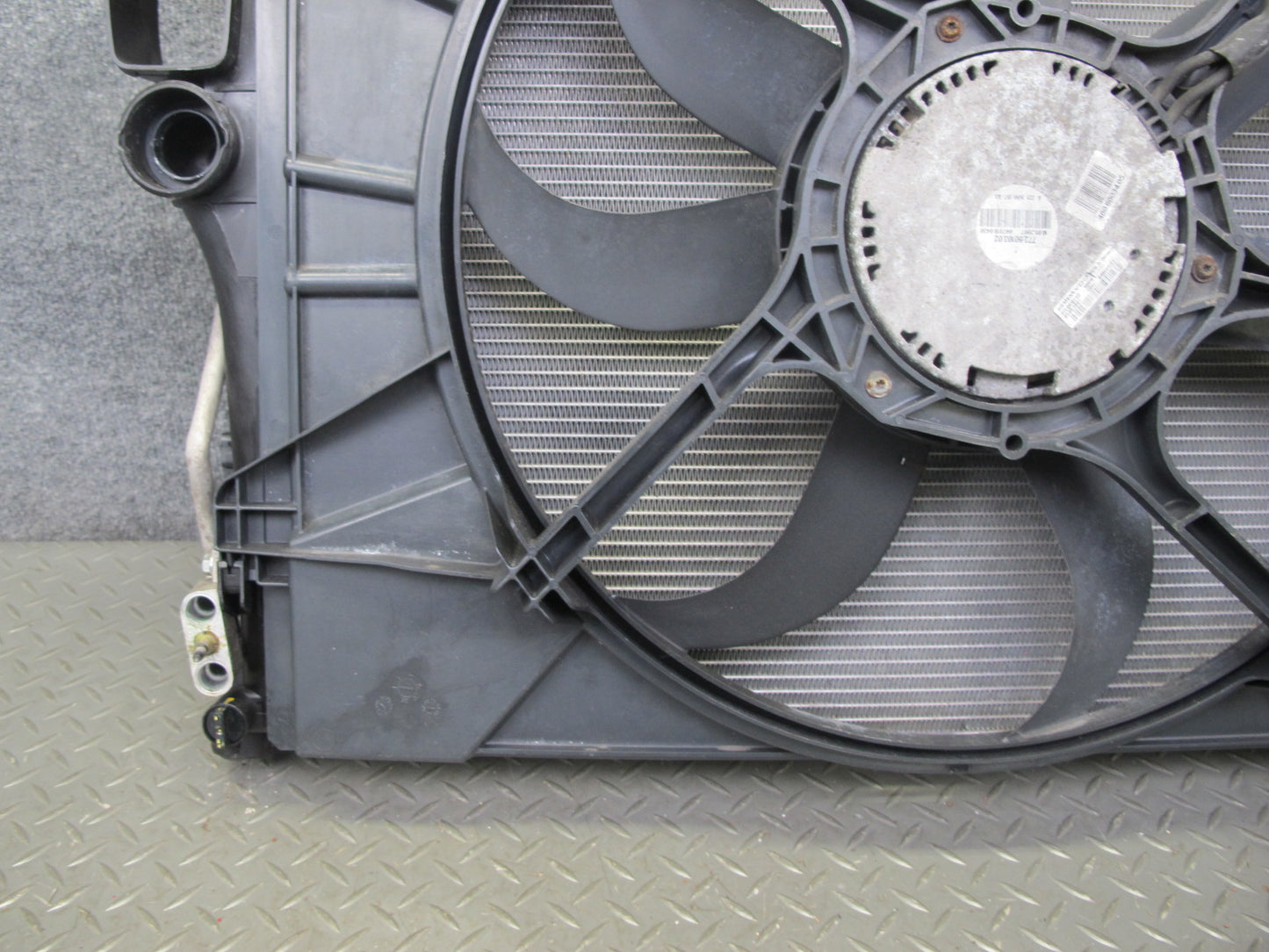 07-09 Mercedes W221 S550 AWD Engine Cooling Radiator AC Condenser Fan Shroud OEM