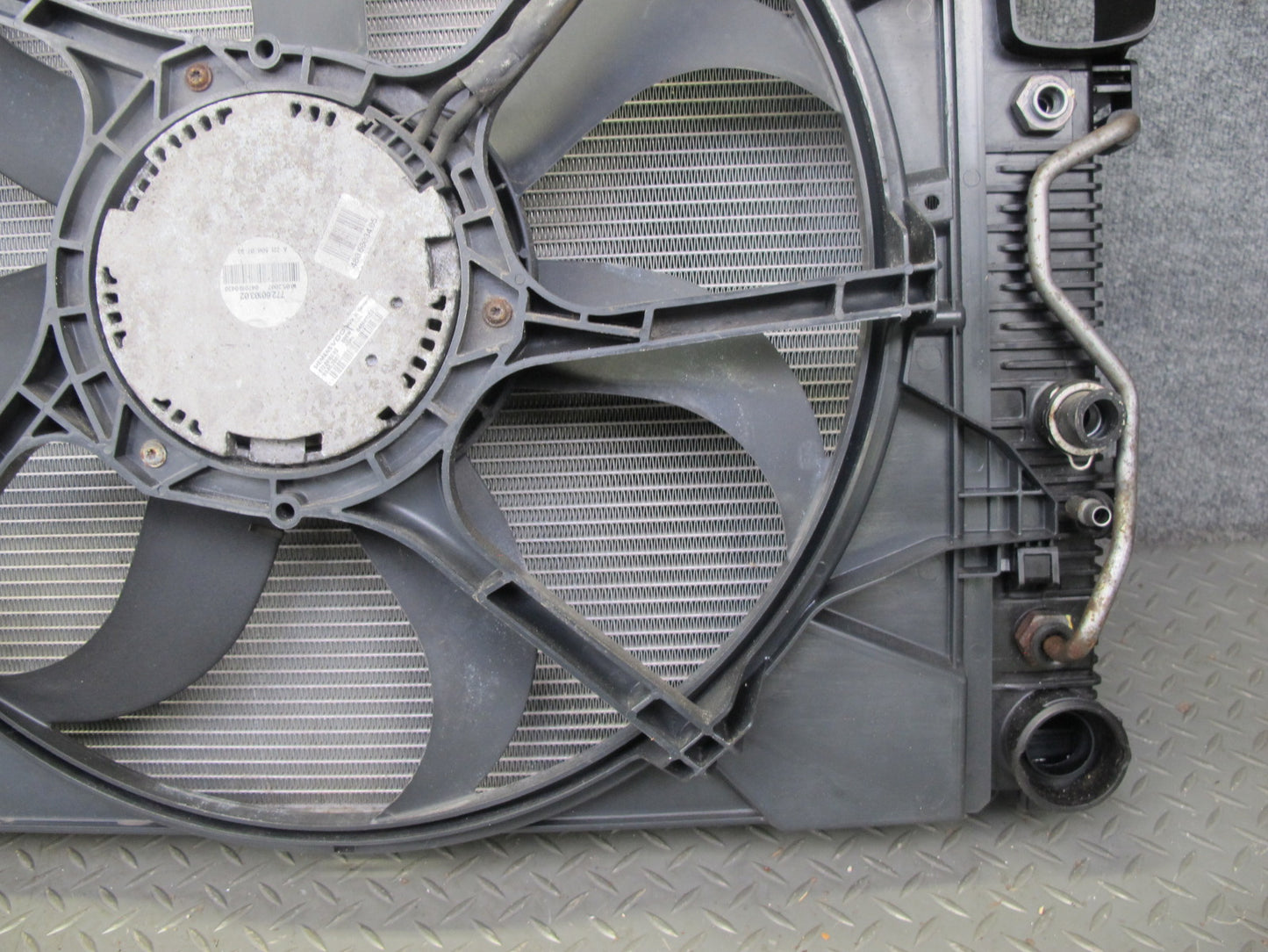 07-09 Mercedes W221 S550 AWD Engine Cooling Radiator AC Condenser Fan Shroud OEM