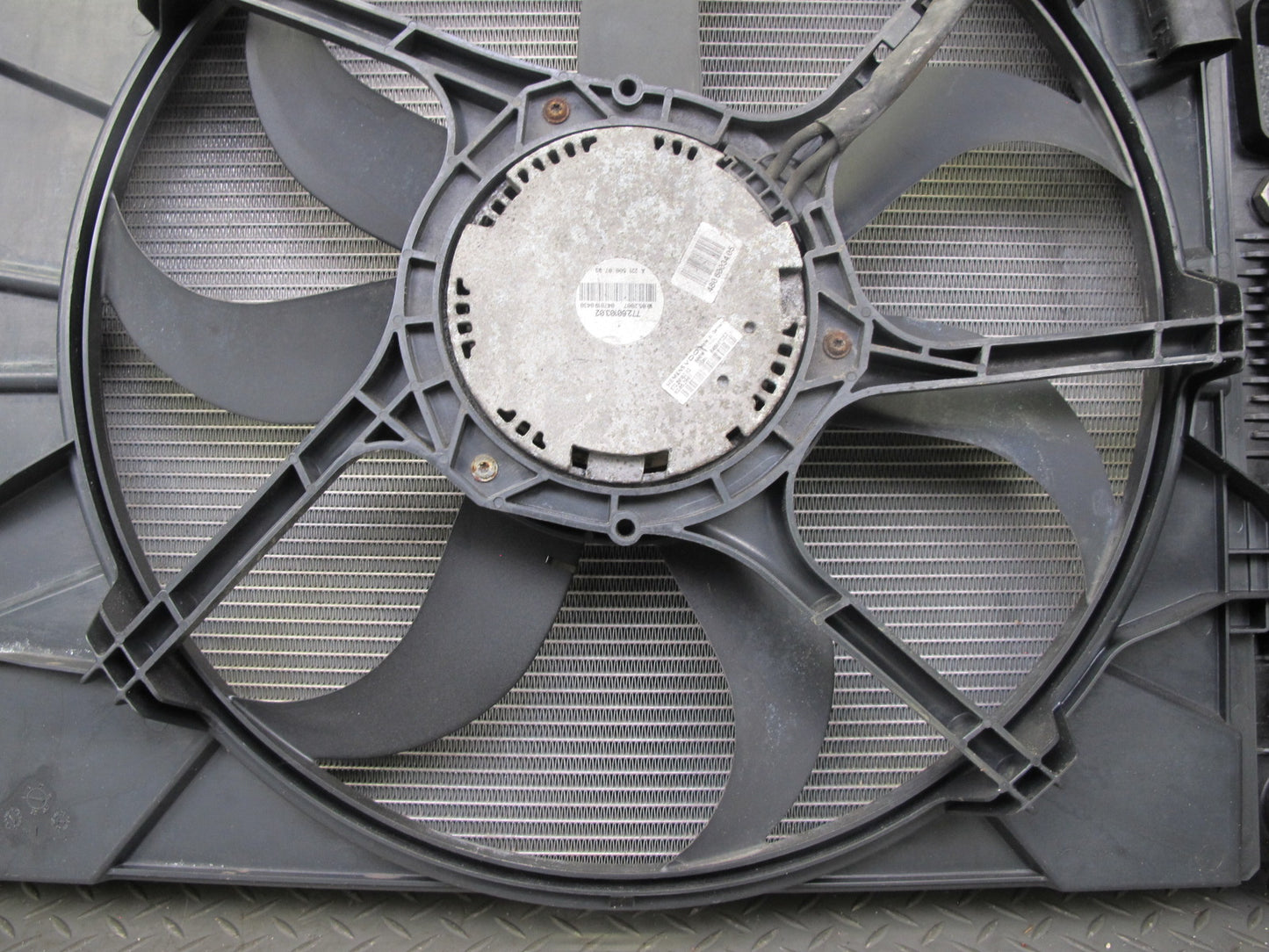 07-09 Mercedes W221 S550 AWD Engine Cooling Radiator AC Condenser Fan Shroud OEM