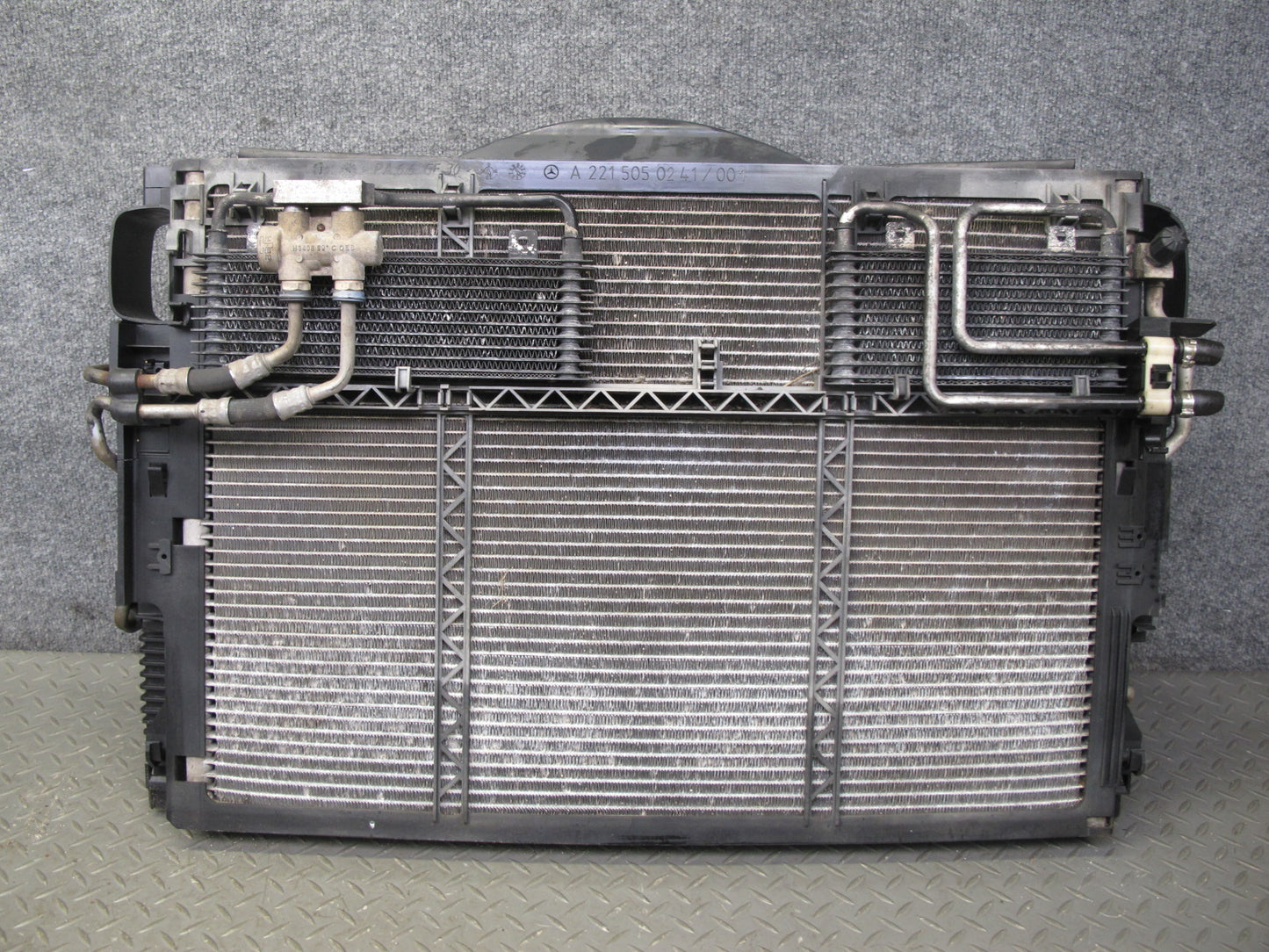 07-09 Mercedes W221 S550 AWD Engine Cooling Radiator AC Condenser Fan Shroud OEM