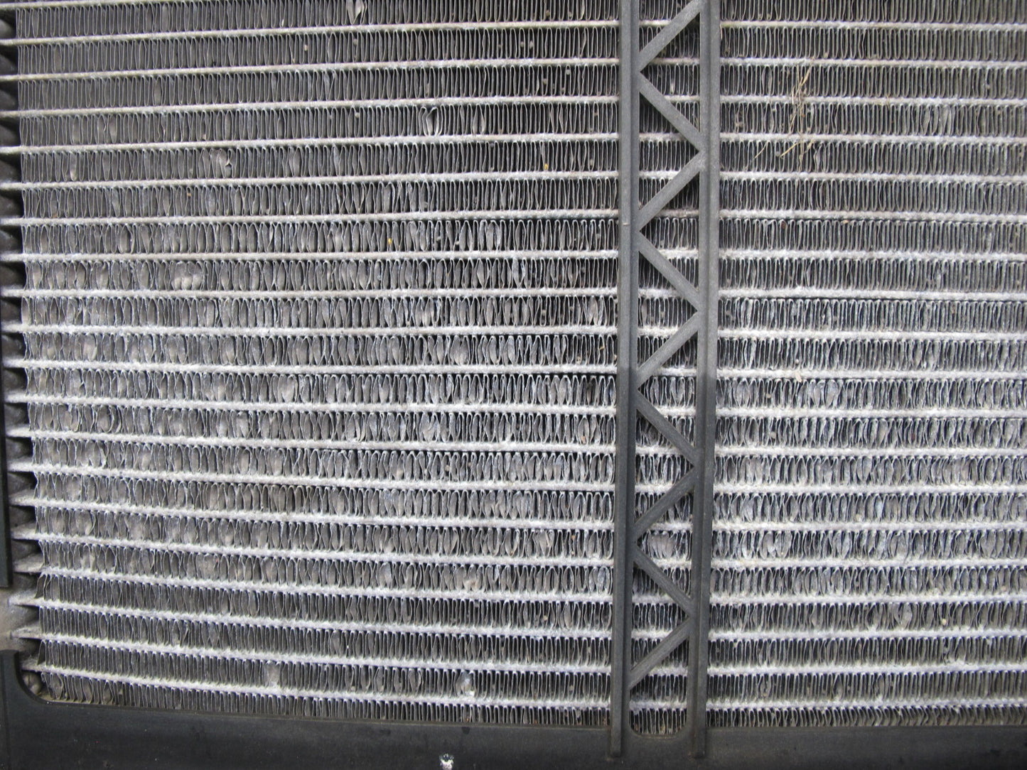 07-09 Mercedes W221 S550 AWD Engine Cooling Radiator AC Condenser Fan Shroud OEM