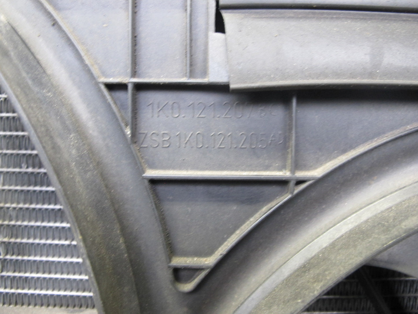 12-13 VW Golf R MK6 M/T Engine Cooling Radiator A/C Condenser Fan Shroud OEM