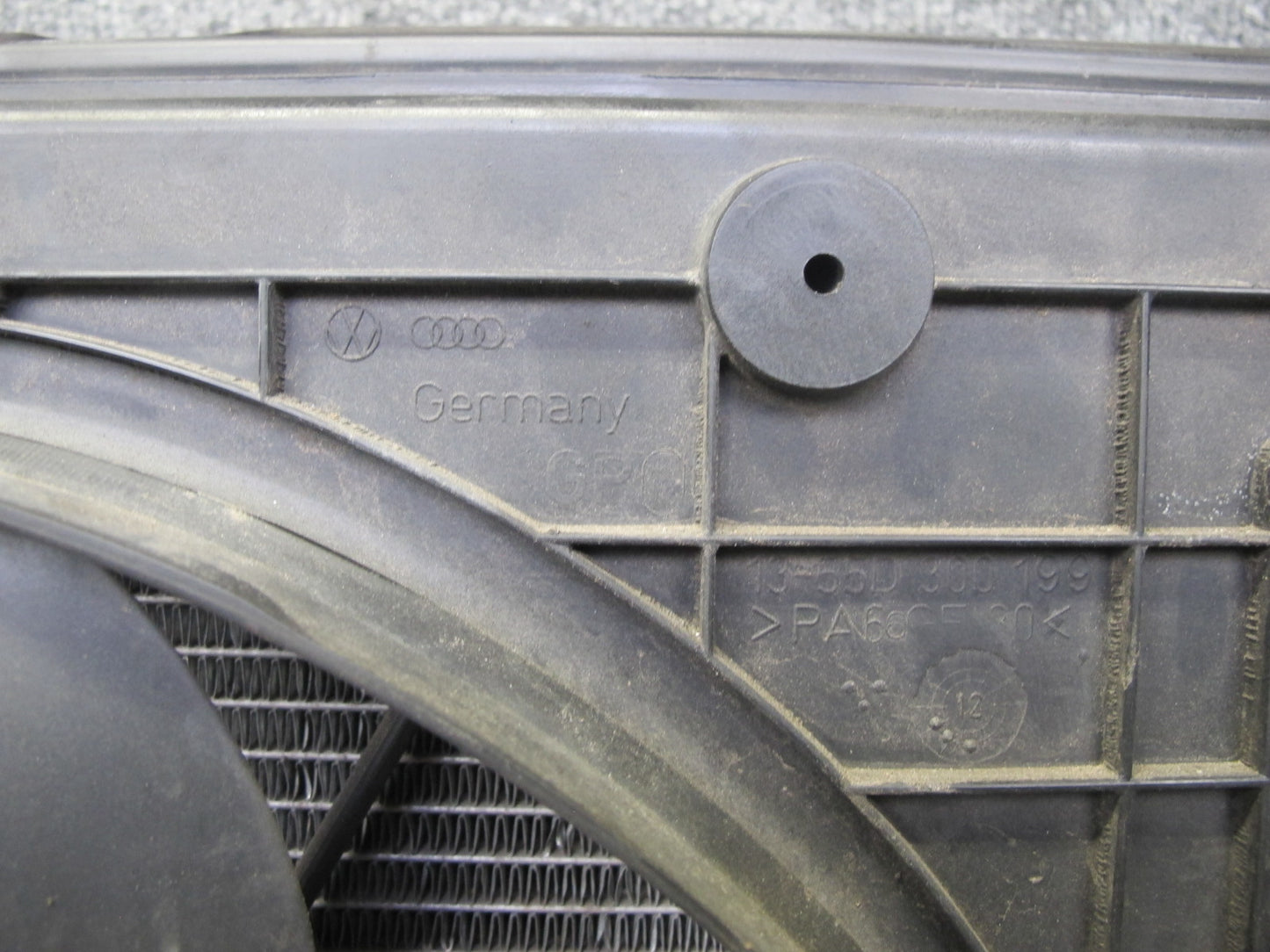 12-13 VW Golf R MK6 M/T Engine Cooling Radiator A/C Condenser Fan Shroud OEM