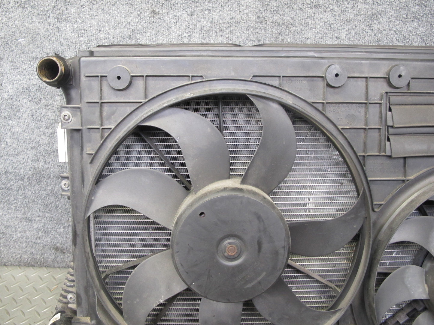 12-13 VW Golf R MK6 M/T Engine Cooling Radiator A/C Condenser Fan Shroud OEM