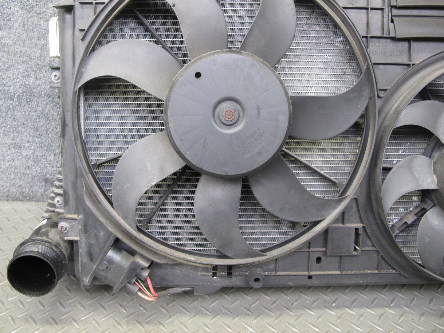 12-13 VW Golf R MK6 M/T Engine Cooling Radiator A/C Condenser Fan Shroud OEM