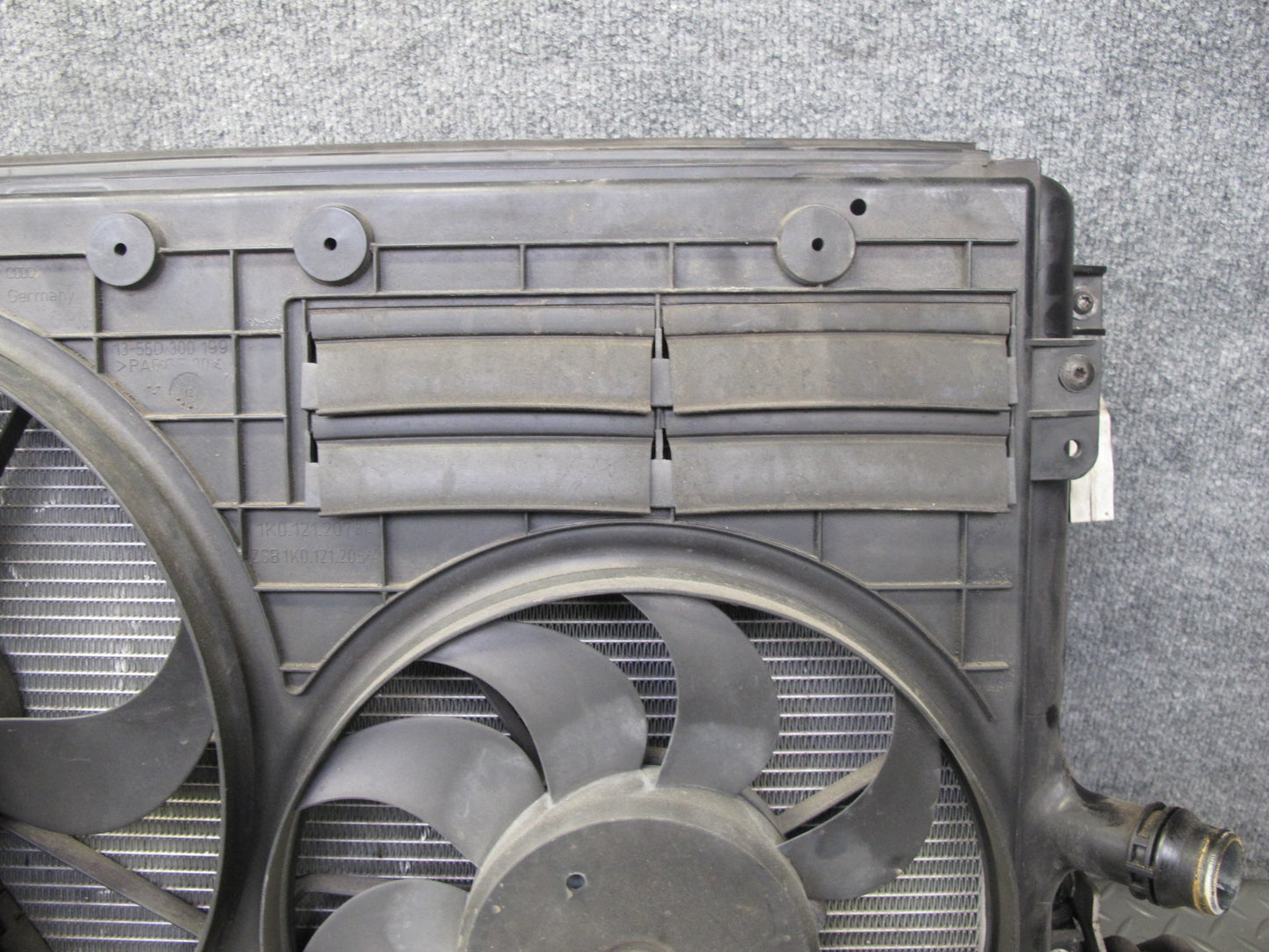 12-13 VW Golf R MK6 M/T Engine Cooling Radiator A/C Condenser Fan Shroud OEM