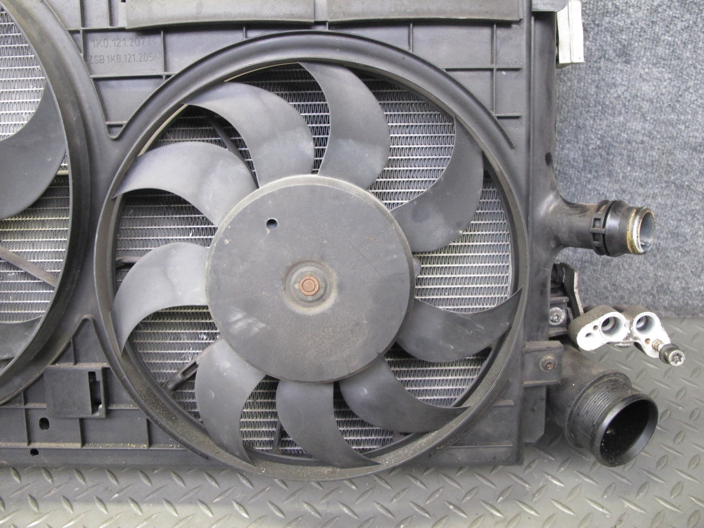 12-13 VW Golf R MK6 M/T Engine Cooling Radiator A/C Condenser Fan Shroud OEM