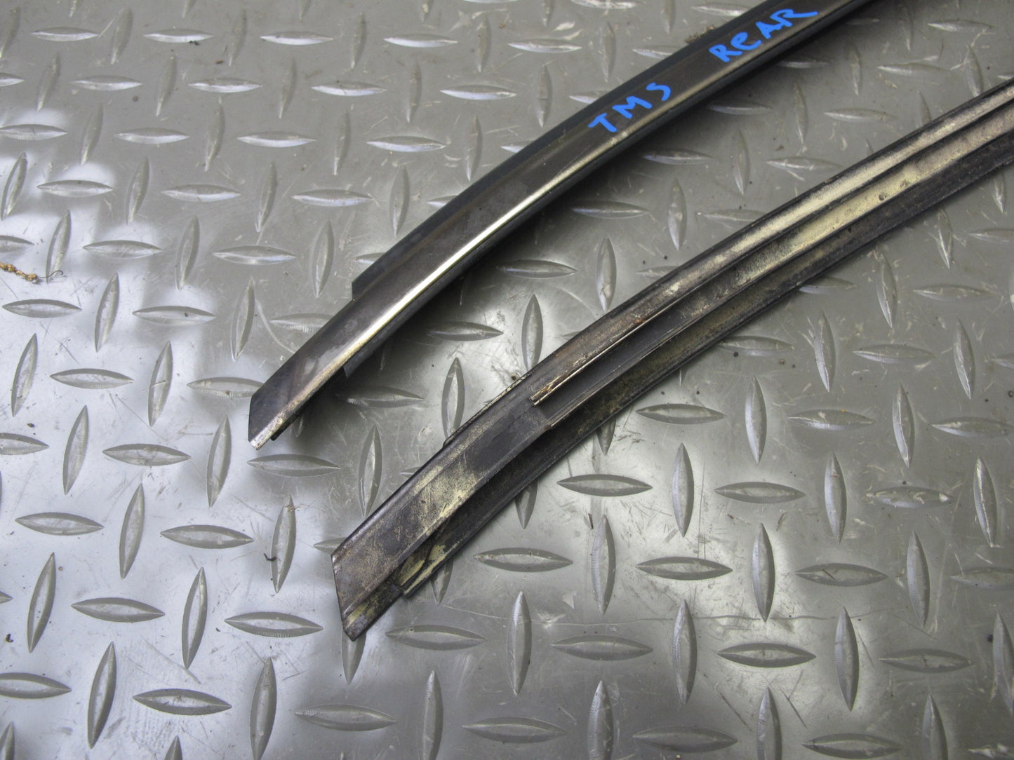 94-99 Mercedes W140 Set of 2 Rear Windshield Window Trim Molding Smoke Silver