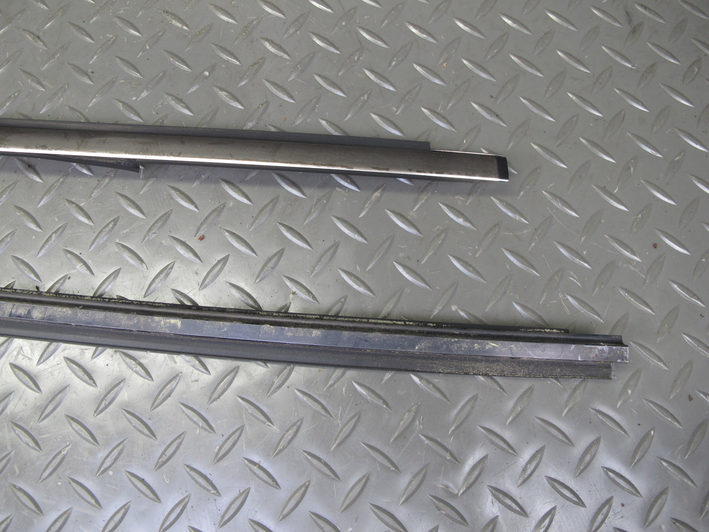 94-99 Mercedes W140 Set of 2 Rear Windshield Window Trim Molding Smoke Silver