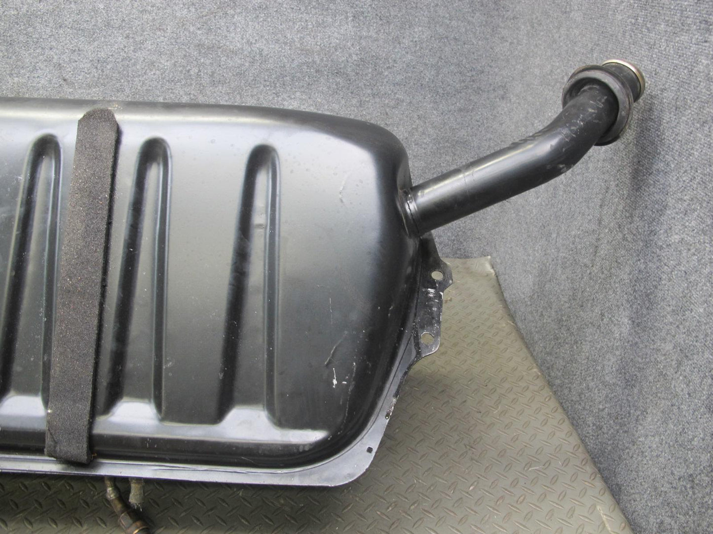 86-91 Mercedes W126 Gas Fuel Tank Filler Neck Assembly OEM