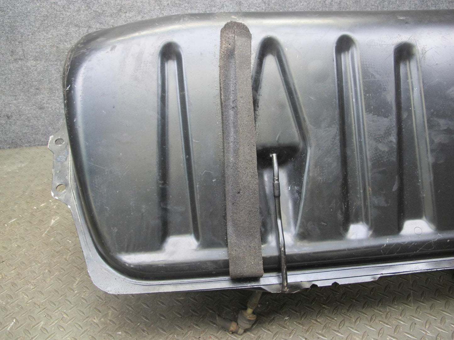 86-91 Mercedes W126 Gas Fuel Tank Filler Neck Assembly OEM