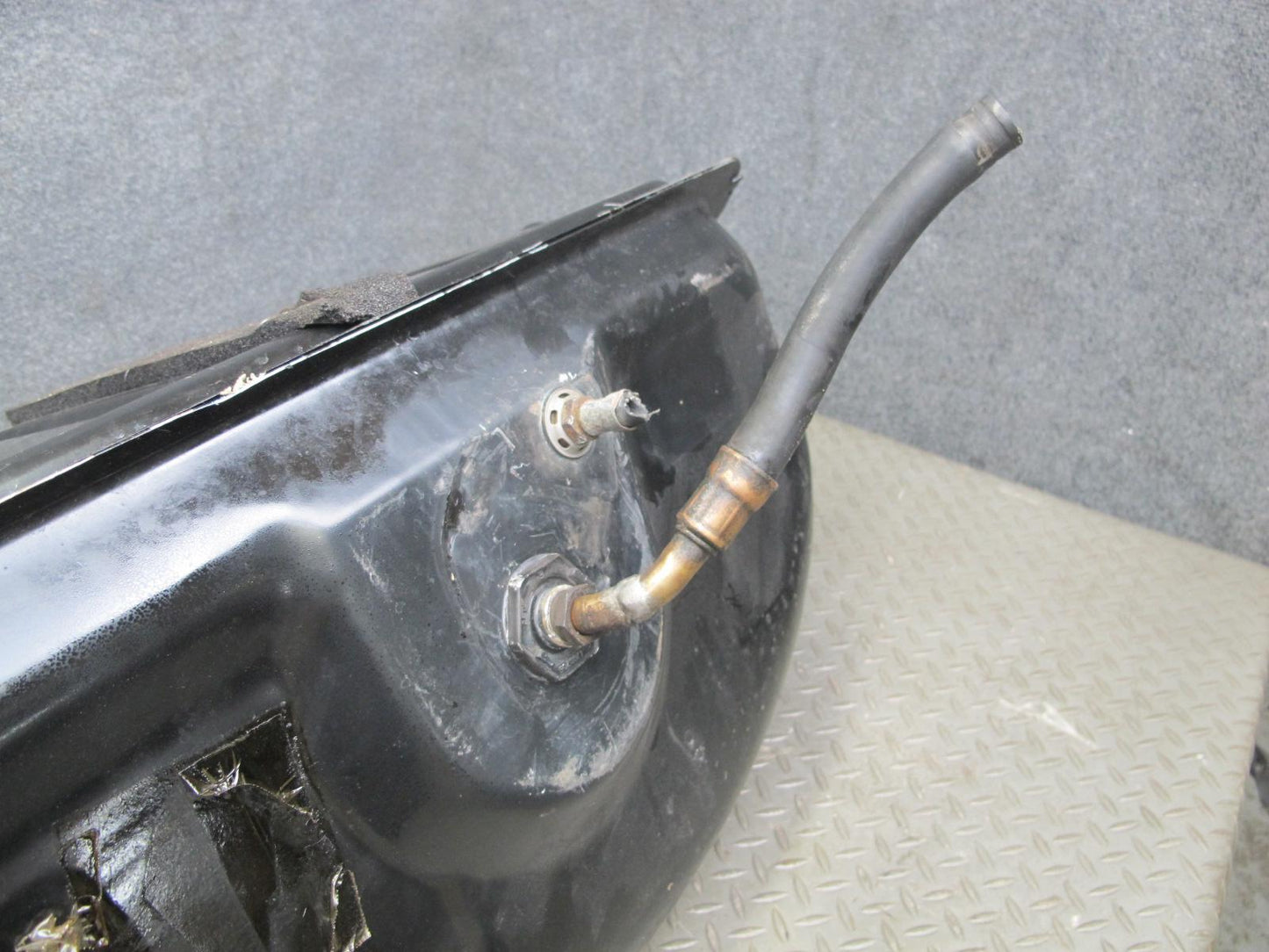 86-91 Mercedes W126 Gas Fuel Tank Filler Neck Assembly OEM