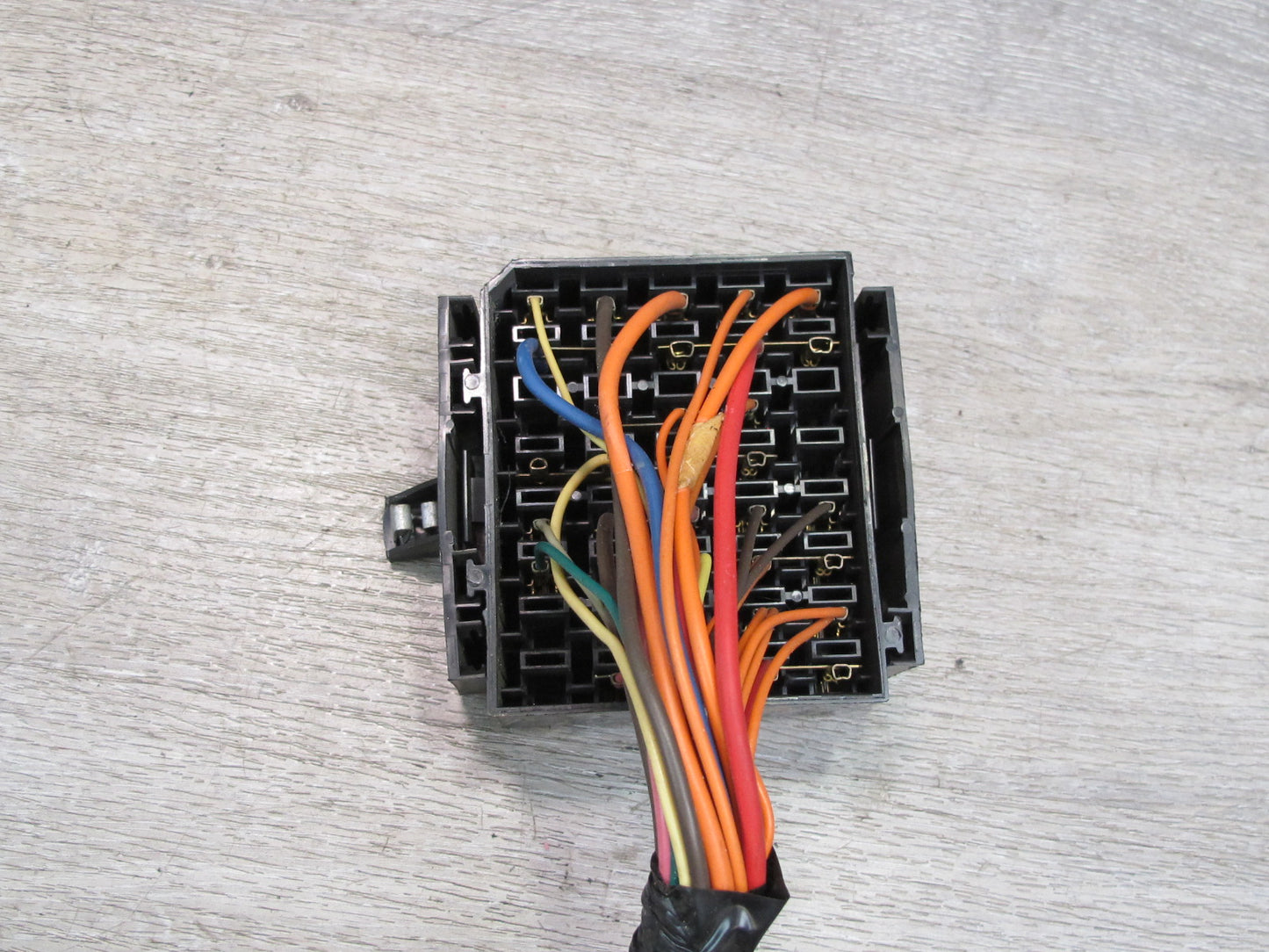 93-98 Chevrolet Camaro 5.7L LS1 Front Under Dash Fuse Relay Box Module Unit OEM