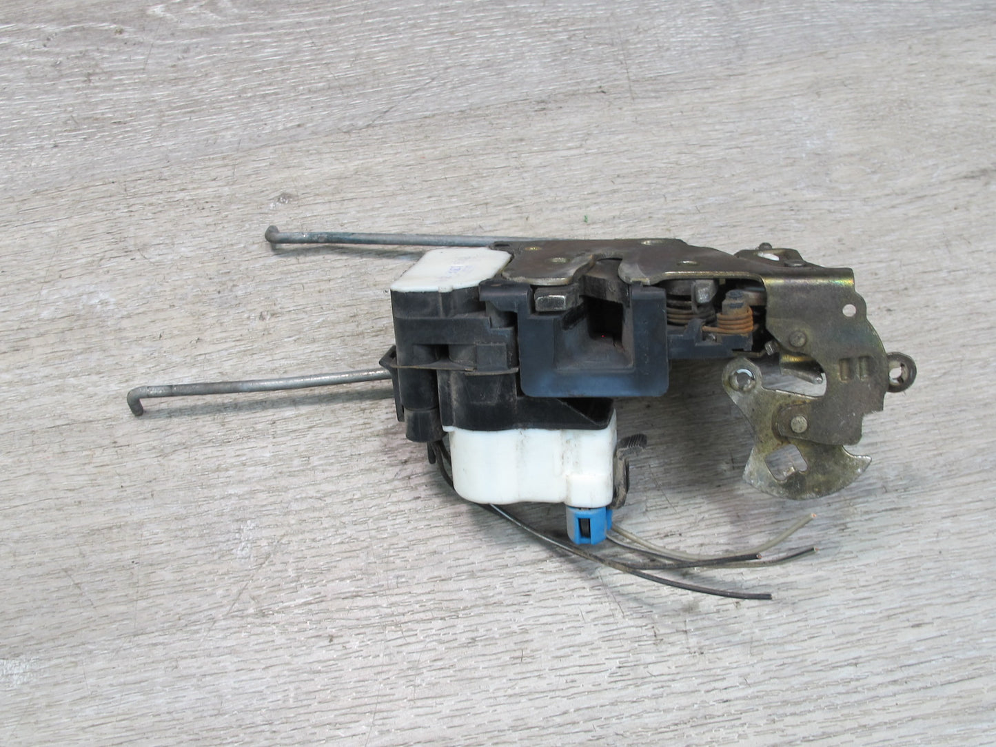93-02 Chevrolet Camaro Right Passenger Door Lock Latch Actuator OEM