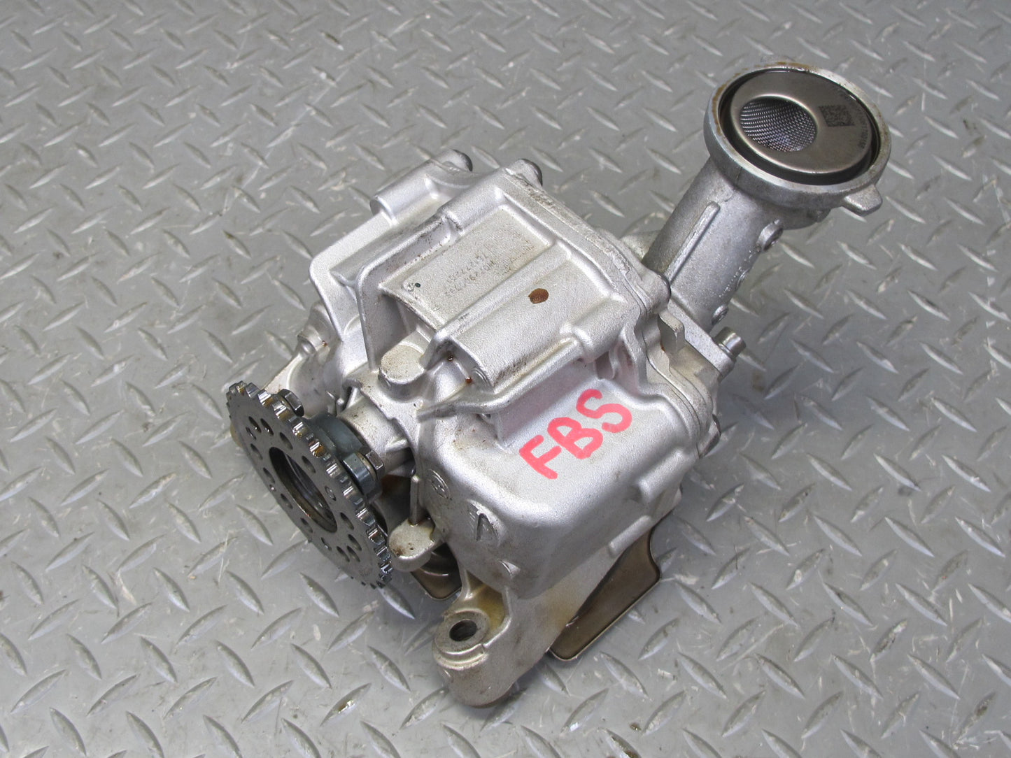 12-18 BMW F12 F13 N63 Engine Motor Oil Pump 7612772 OEM