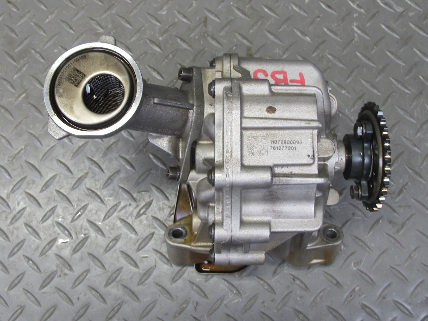 12-18 BMW F12 F13 N63 Engine Motor Oil Pump 7612772 OEM