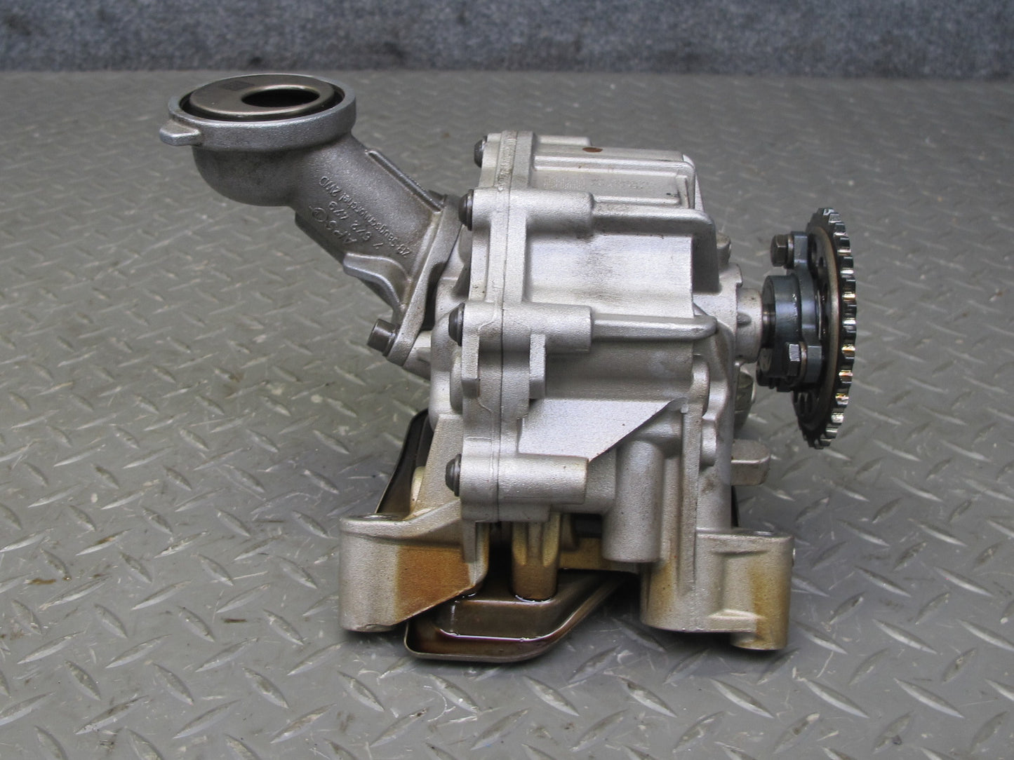 12-18 BMW F12 F13 N63 Engine Motor Oil Pump 7612772 OEM