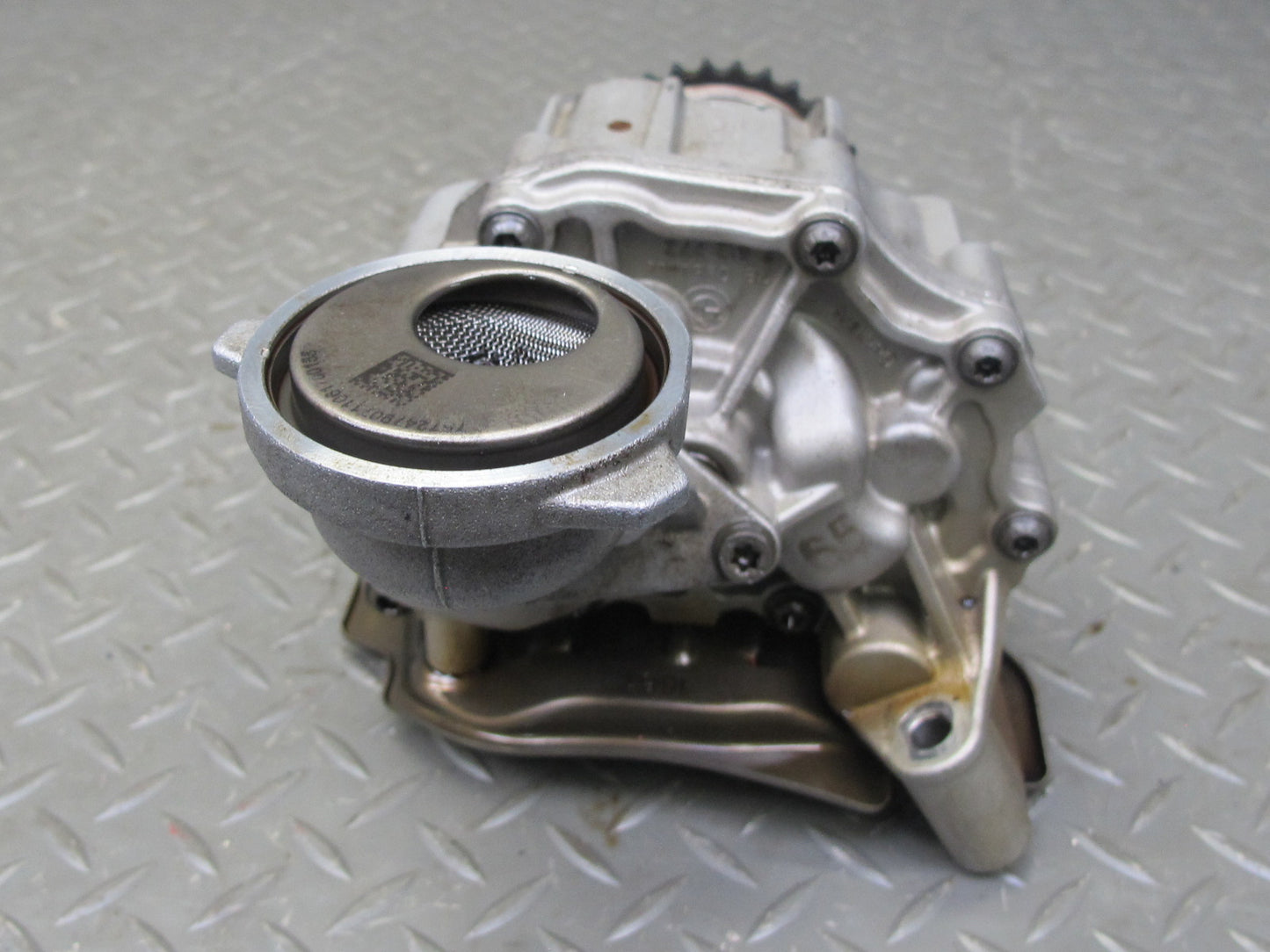 12-18 BMW F12 F13 N63 Engine Motor Oil Pump 7612772 OEM