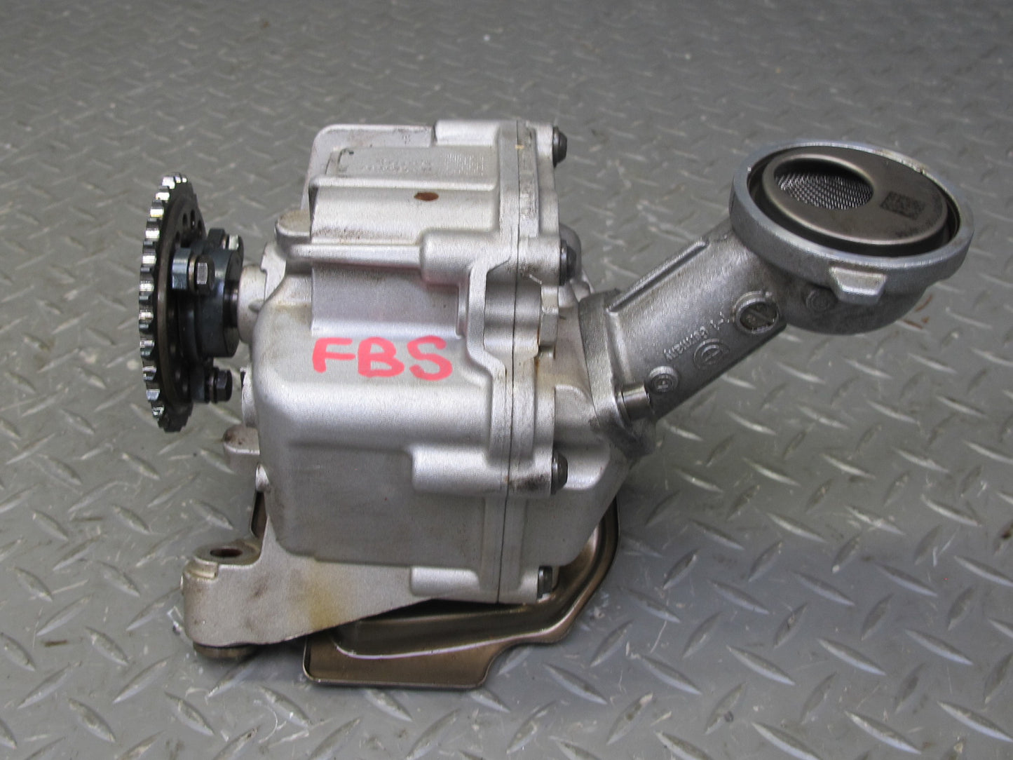 12-18 BMW F12 F13 N63 Engine Motor Oil Pump 7612772 OEM
