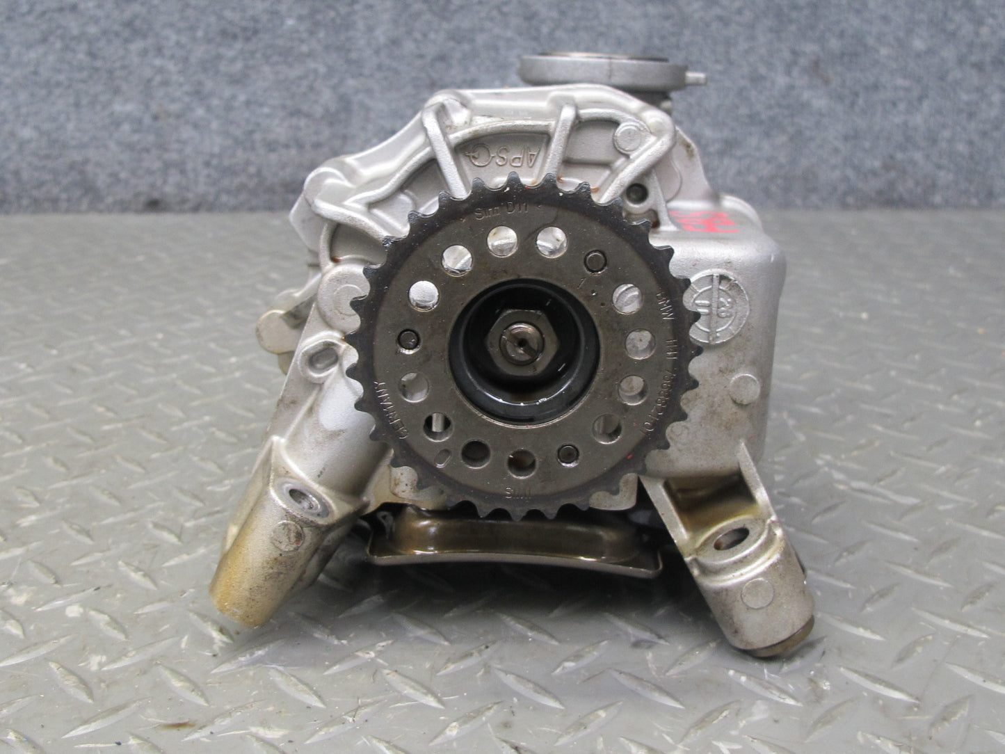 12-18 BMW F12 F13 N63 Engine Motor Oil Pump 7612772 OEM
