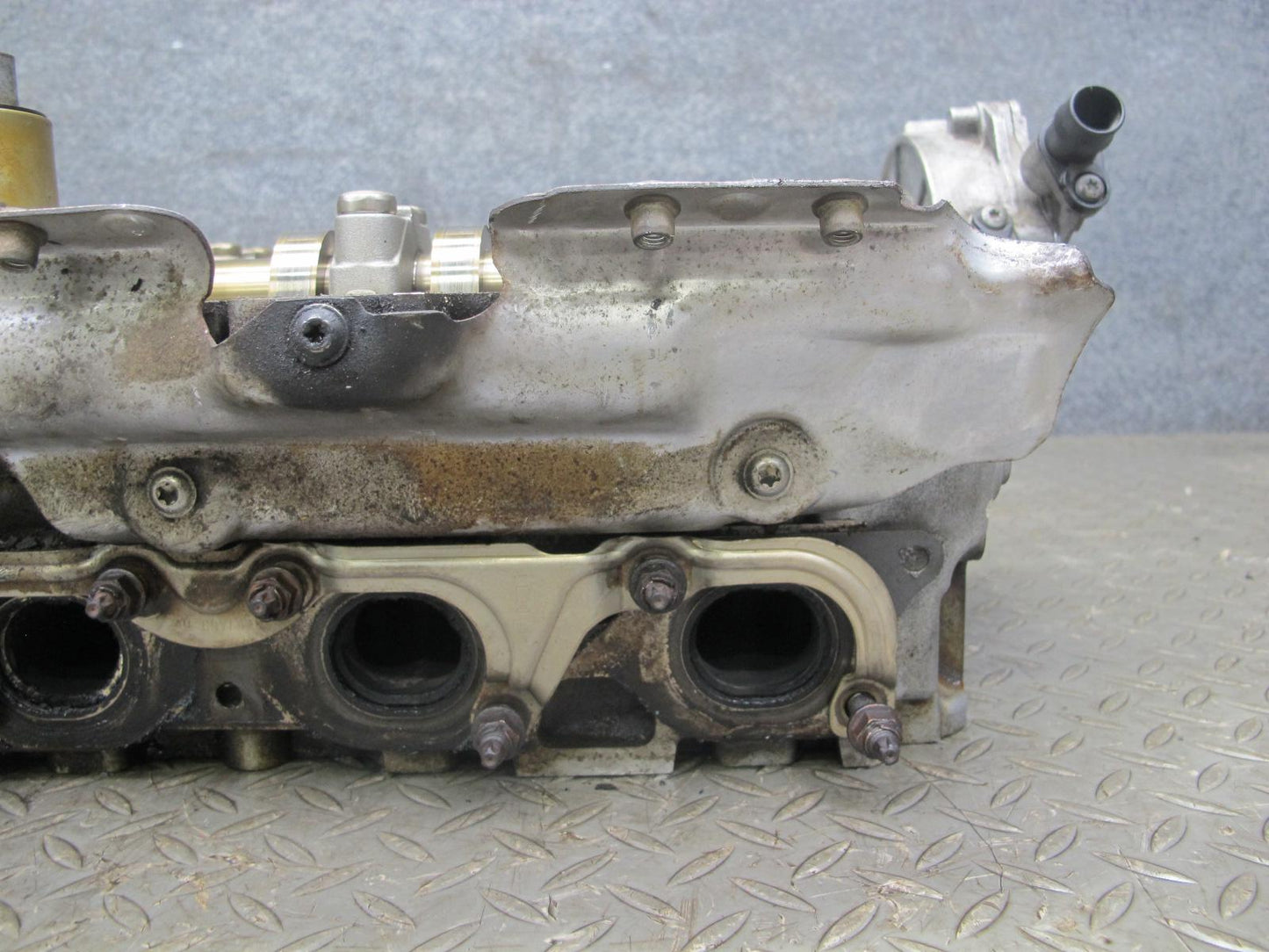 12-14 BMW F12 F13 4.4L N63 Engine Motor Right Cylinder Head w Camshafts 153k OEM