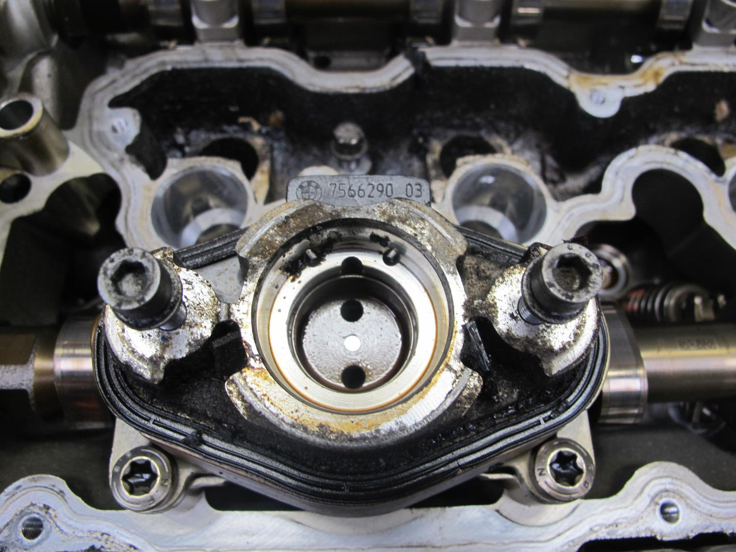 12-14 BMW F12 F13 4.4L N63 Engine Motor Right Cylinder Head w Camshafts 153k OEM